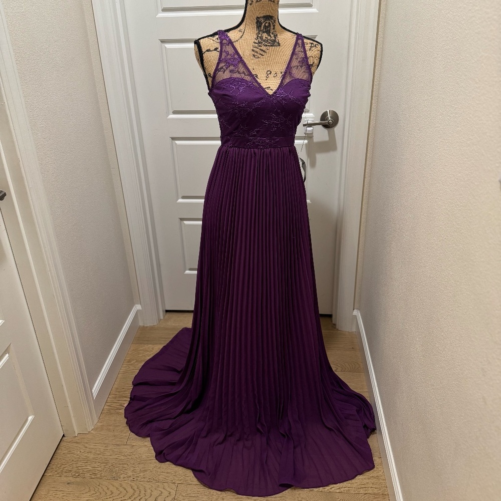 NEW WITH TAGS Lulus Petals and Pleats Purple Lace Dress
